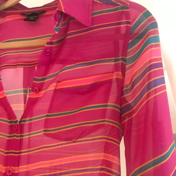 ✨SALE Bright Patterned Sheer Button Down - Picture 5 of 7